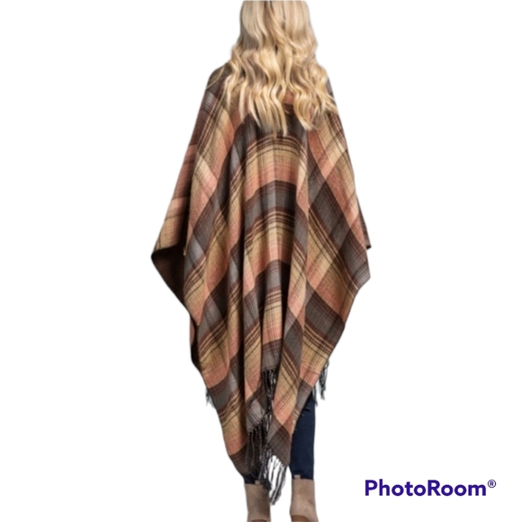 Ruggine Cardigan Poncho Blanket - Picture 2 of 7